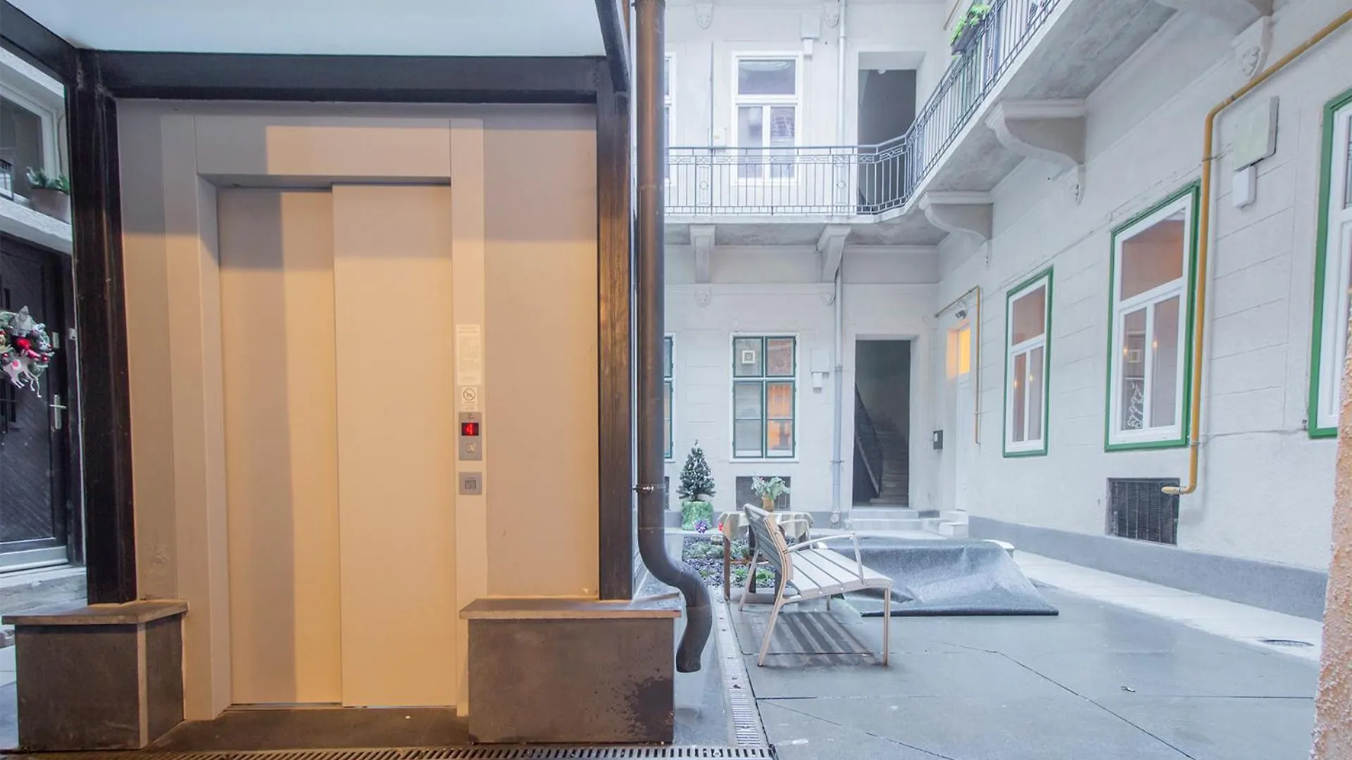 Kalvin 2Bdr Apartment With Ac Budapest