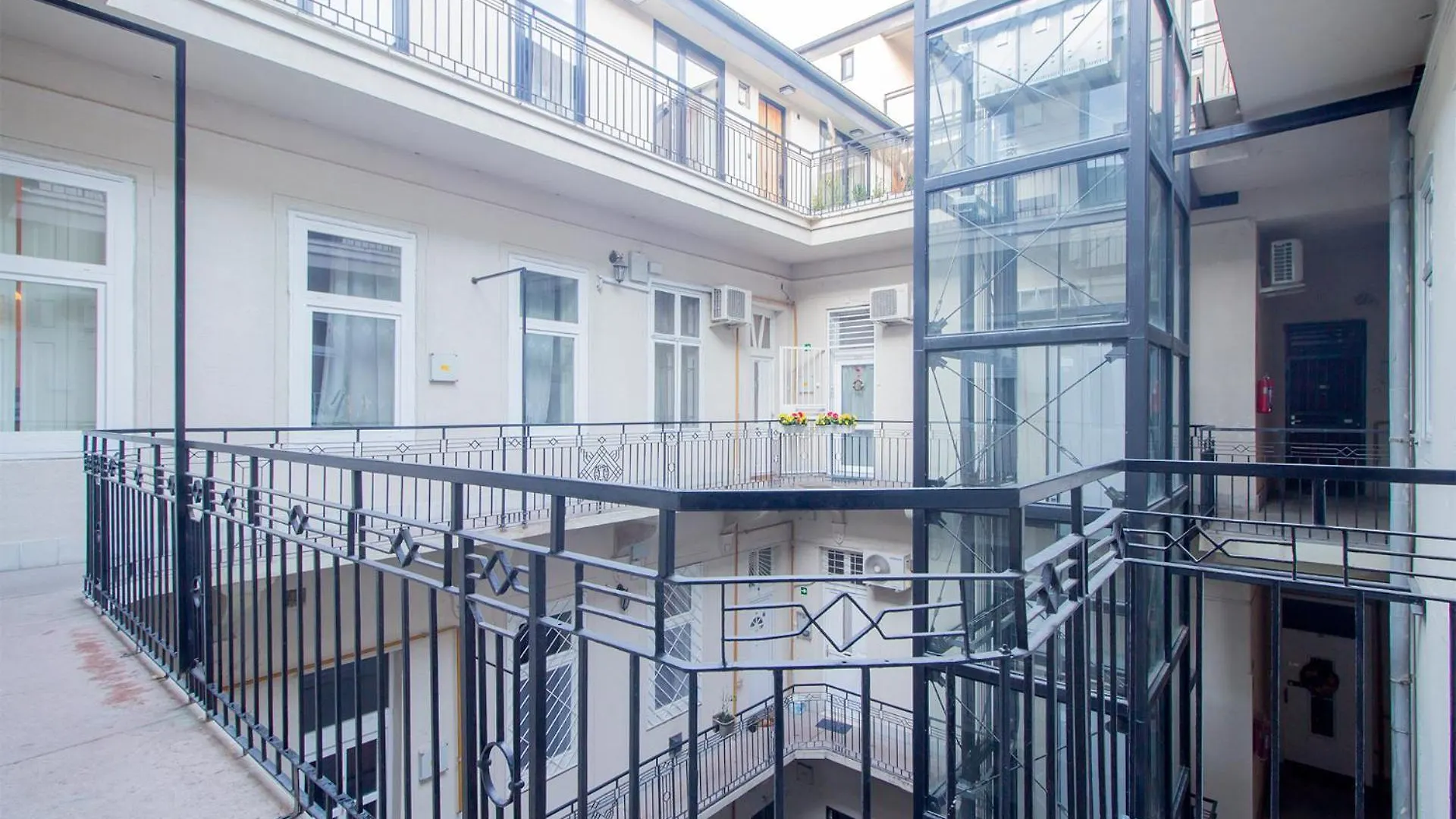 Kalvin 2Bdr Apartment With Ac Budapest
